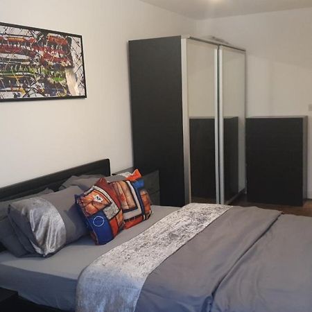 Double Room With Shared Bathroom London Bagian luar foto