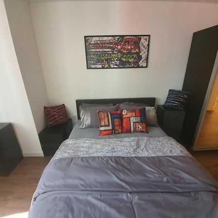 Double Room With Shared Bathroom London Bagian luar foto