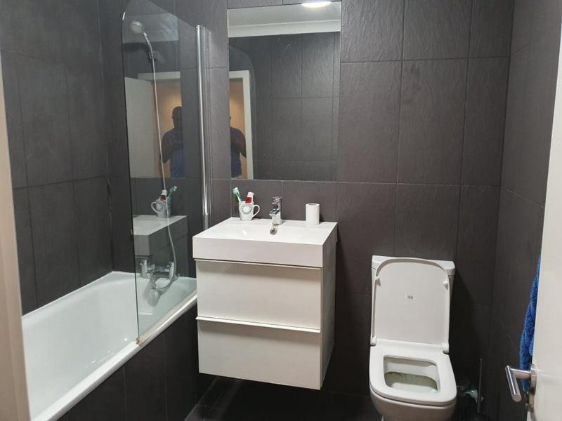 Double Room With Shared Bathroom London Bagian luar foto