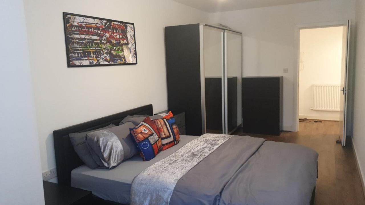 Double Room With Shared Bathroom London Bagian luar foto
